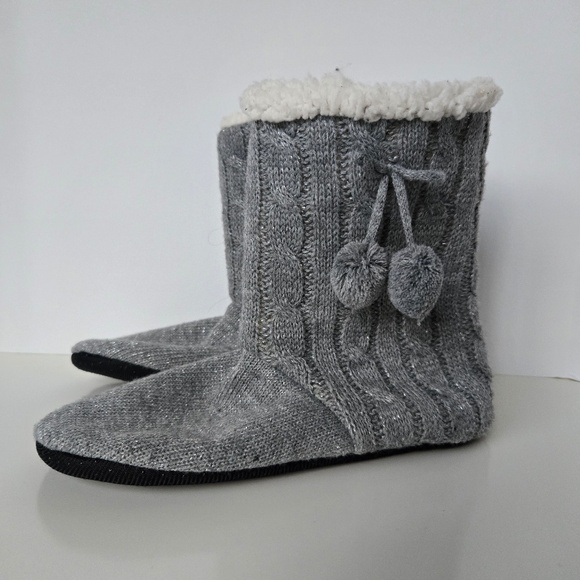 Amazon Gray Knit Slippers with Pom-Poms - Picture 1 of 13